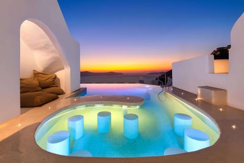 Athina Luxury Suites Hotel in Thera