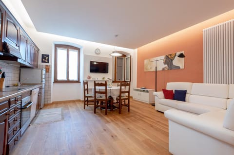 TV and multimedia, Kitchen or kitchenette, Seating area, Dining area