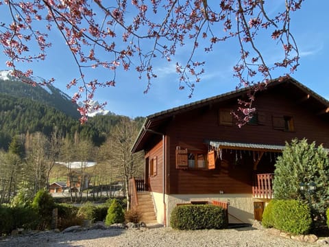 Facade/entrance, Spring, Mountain view