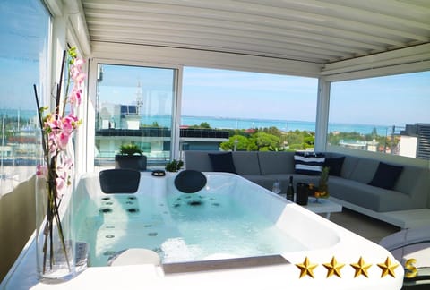 Balcony/Terrace, Sea view, Swimming pool, Swimming pool