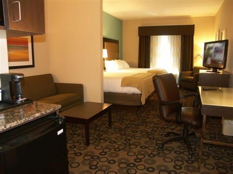 Holiday Inn Express & Suites - Cleveland Northwest, an IHG Hotel Hotel in Cleveland