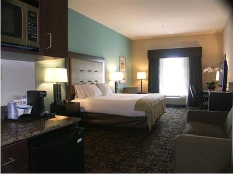 Holiday Inn Express & Suites - Cleveland Northwest, an IHG Hotel Hotel in Cleveland