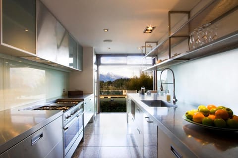 Forty Two by Amazing Accom Villa in Queenstown