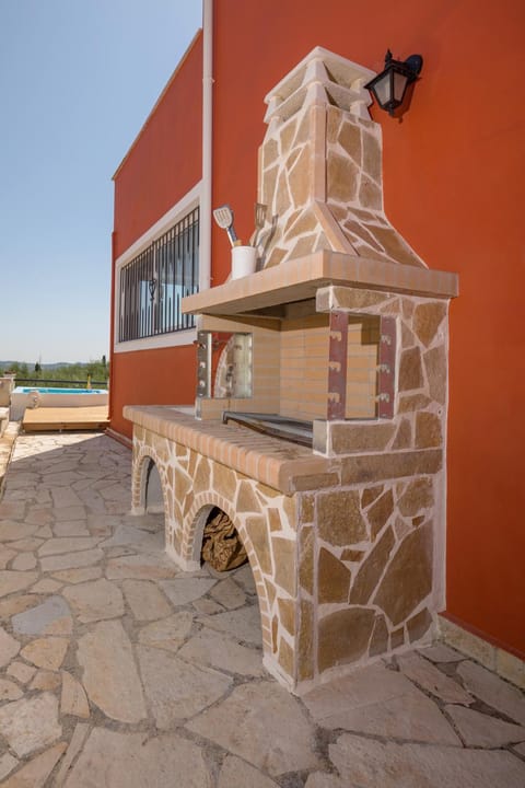 Patio, BBQ facilities