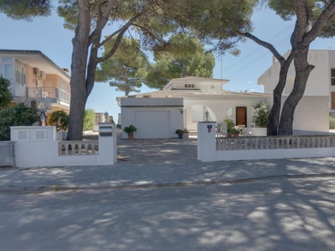 Villa Garballo Alcudia - Sea Front Villa in Raiguer