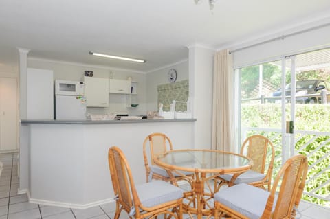 Kitchen or kitchenette, Photo of the whole room, Dining area, On site, Garden view, Garden view