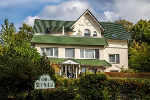 Property building, Day