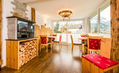 Appartementhotel Zugspitzhof Apartment hotel in Garmisch-Partenkirchen