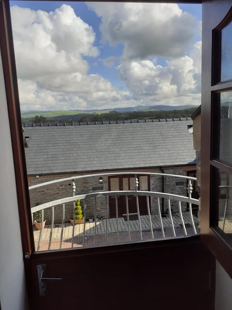 The Carthouse Farm Stay in Tirymynach