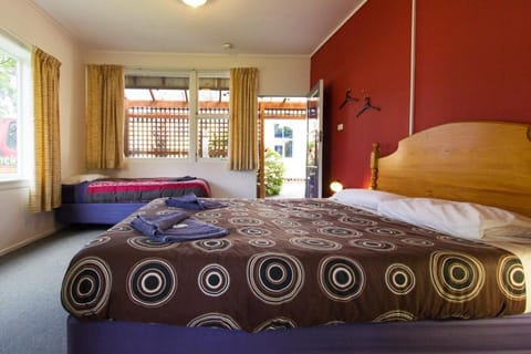 Sequoia Lodge Backpackers Hostel in Picton