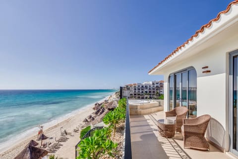 Day, Natural landscape, Hot Tub, View (from property/room), Balcony/Terrace, Seating area, Beach, Sea view