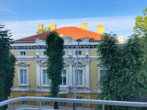 Luxury Sea View BULLDOG Place Apartment in Varna