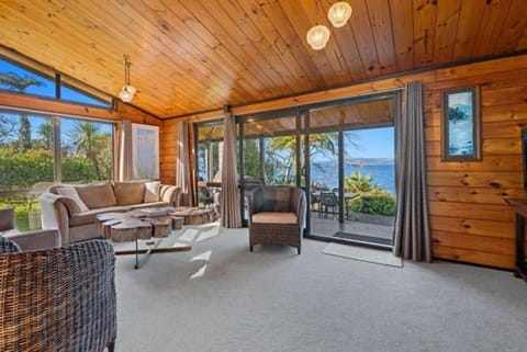 Lake Haven - Lake Edge House in Rotorua