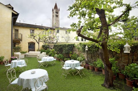 Facade/entrance, Garden