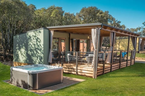 Patio, Day, Natural landscape, Hot Tub, Garden view, sunbed