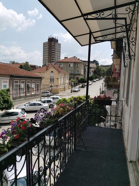 Balcony/Terrace, City view, Street view