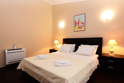 Bed, Bedroom, Area and facilities