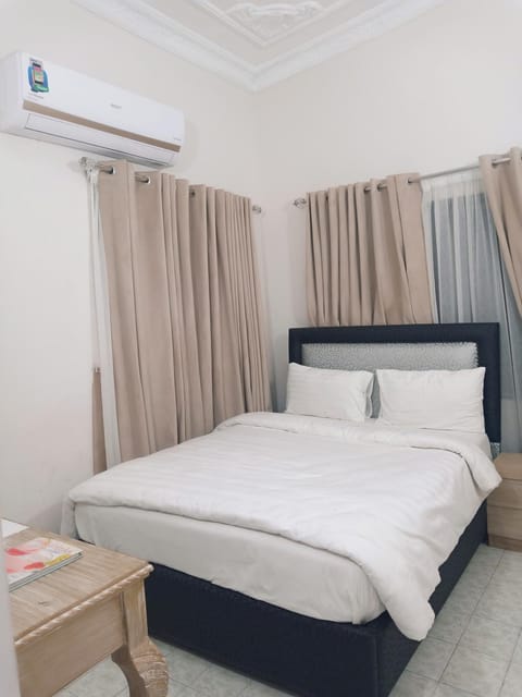 Bed, Photo of the whole room, Bedroom, air conditioner