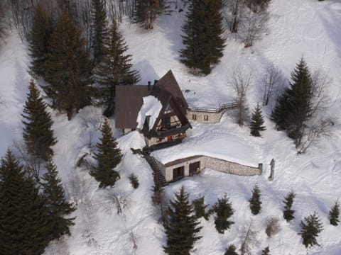 Property building, Natural landscape, Bird's eye view, Winter, Mountain view