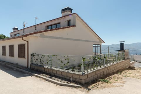 NAVAQUESERA MIRADOR DE GREDOS House in Extremadura, Spain