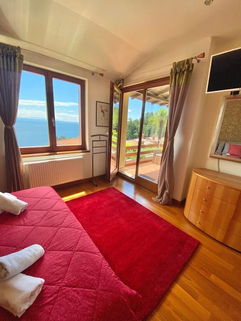 Bed, Day, View (from property/room), Balcony/Terrace, Photo of the whole room, Bedroom, Garden view, Sea view, safe