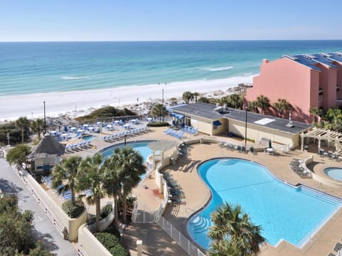 Bird's eye view, Area and facilities, Swimming pool