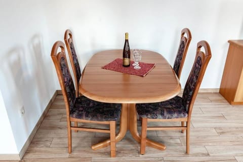 Living room, Decorative detail, Dining area