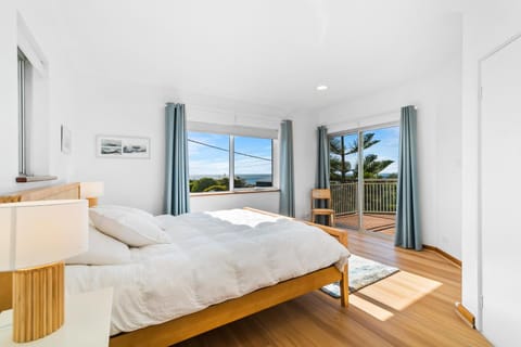 Shorelands - Stylish Beach-side Haven, Steps from the Beach and Surf in Gracetown Casa in Gracetown