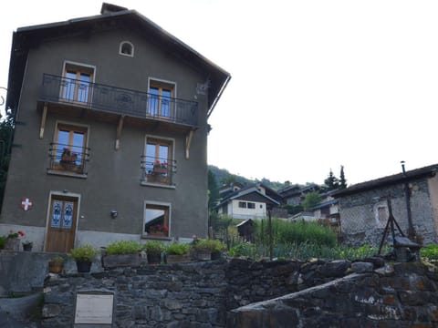 Chalet rénové 3 chambres, charme, WiFi gratuit, proximité pistes - FR-1-452-128 Chalet in St Martin Belleville