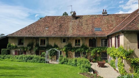 Domaine de Bellevue Gîte du Mont Begon House in Jura