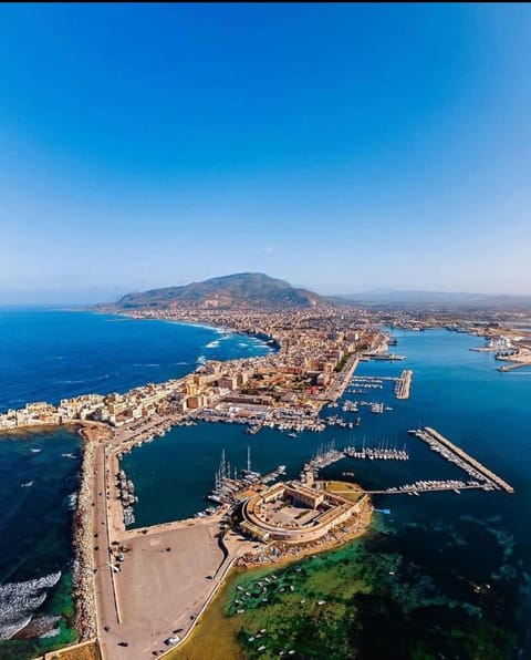 Nearby landmark, Day, Neighbourhood, Natural landscape, Bird's eye view, Beach, City view, Mountain view, Sea view