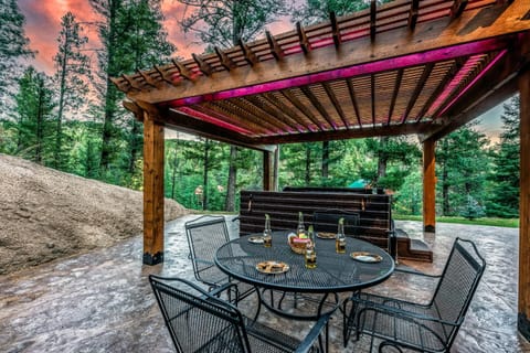 Heavenly Pines, 3 Bedrooms, Wi-Fi, Fireplace, Ramp Accessible, Hot Tub, Sleeps 6 House in Ruidoso