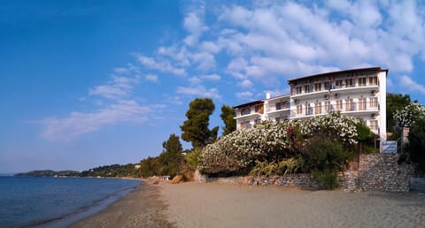 Facade/entrance, View (from property/room), Beach, On site, Sea view