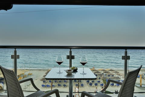 Balcony/Terrace, Sea view, Alcoholic drinks, Sunrise