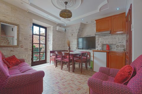 Apartments Wine House Old Town Condo in Kotor