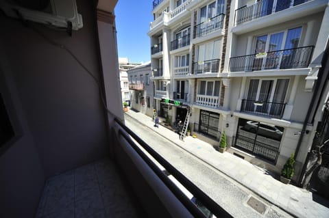 Balcony/Terrace, Street view