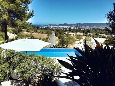 DOS MONOS Villa in Ibiza