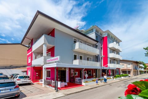 Property building, Facade/entrance, Neighbourhood, View (from property/room)