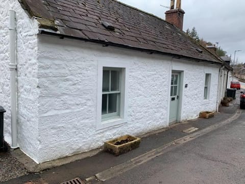 Boggle Dyke Cottage House in England