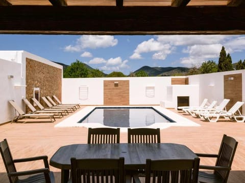 Can Pep Luis Can Pep Mortera is located in the beautiful countryside near to Playa den Bossa Villa in Ibiza