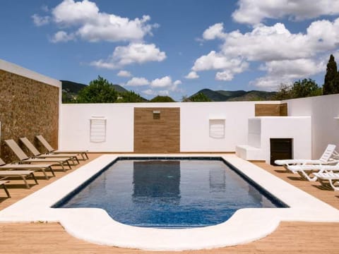 Can Pep Luis Can Pep Mortera is located in the beautiful countryside near to Playa den Bossa Villa in Ibiza