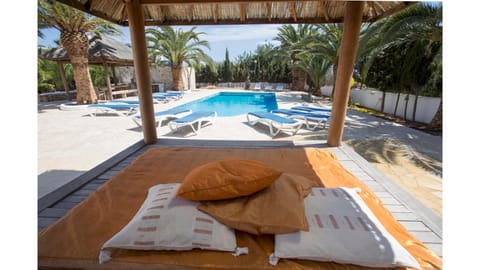 Villa Daniel is in a great location just 5 mins by taxi into Playa Den Bossa Chalet in Ibiza