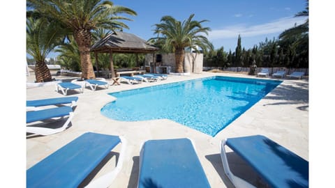 Villa Daniel is in a great location just 5 mins by taxi into Playa Den Bossa Villa in Ibiza