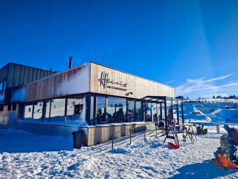 Restaurant/places to eat, Skiing