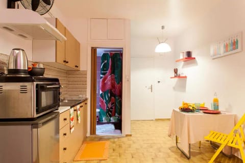 Kitchen or kitchenette, Communal kitchen