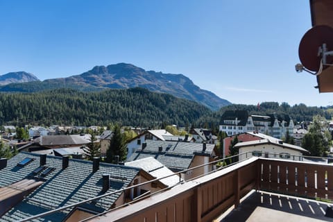 Bathroom, Balcony/Terrace, Living room, Bedroom, Mountain view