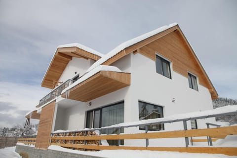 Property building, Facade/entrance, Winter, Balcony/Terrace