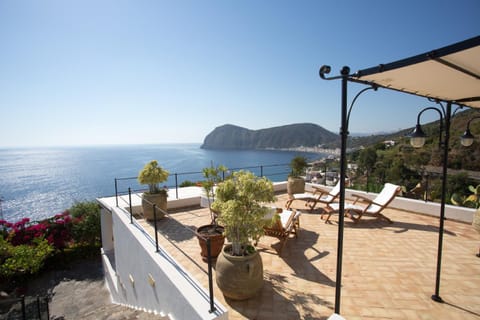 2 bedrooms house at Lipari 300 m away from the beach with sea view furnished terrace and wifi House in Canneto