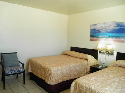 #36 Bungalow Seaside Hotel & Victors RV Park Condo in San Felipe