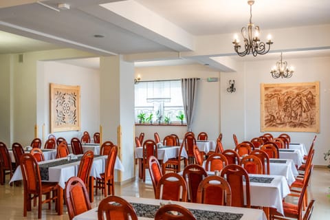 Restaurant/places to eat, Living room, Banquet/Function facilities